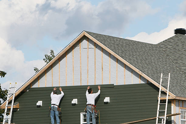 Professional Siding Installation technician working in Troy, SC